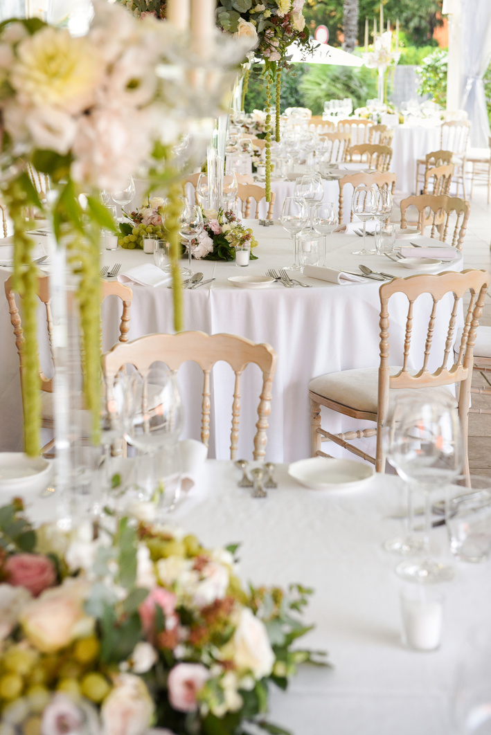 Classy Decors and Settings in a Garden Wedding Venue 